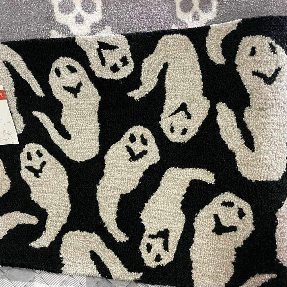 Ghost Rug - Picture 2 of 2